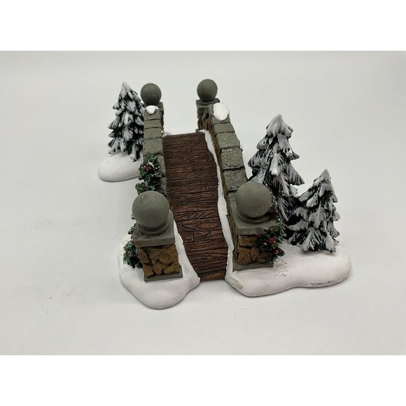 Dept. 56 Village Stone Footbridge #52646 In Original Box - Picture 12 of 14